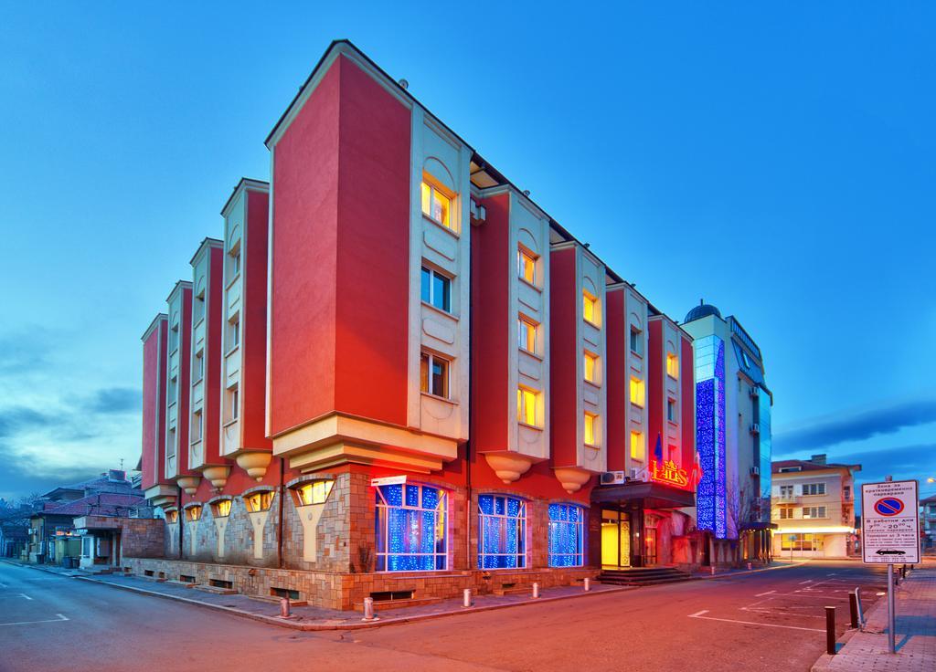 Hotel Palas Kazanlŭk Buitenkant foto